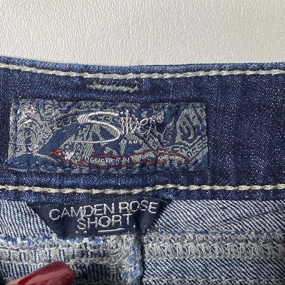 Silver Jean Co | Camden Rose Raw Hem Denim Shorts - Picture 2 of 4